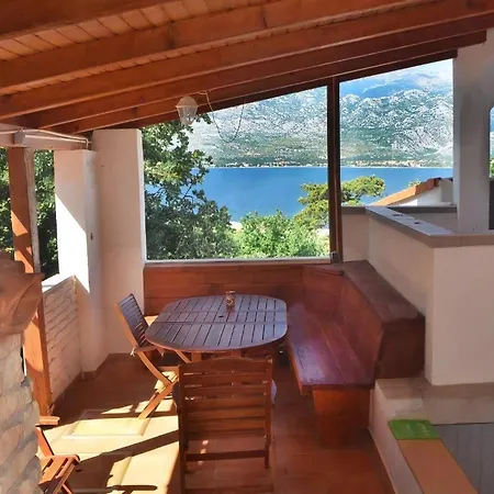 Apartment Fuer Vier Personen Mit Terrasse